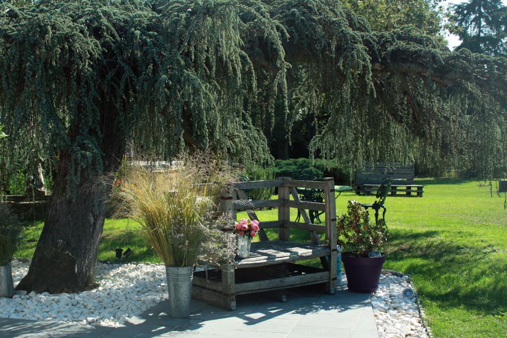 Maison Prairie Bonheur Panzió Magny-les-Hameaux Kültér fotó