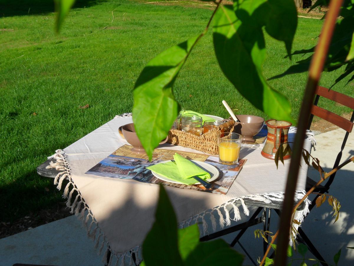 Maison Prairie Bonheur Panzió Magny-les-Hameaux Kültér fotó